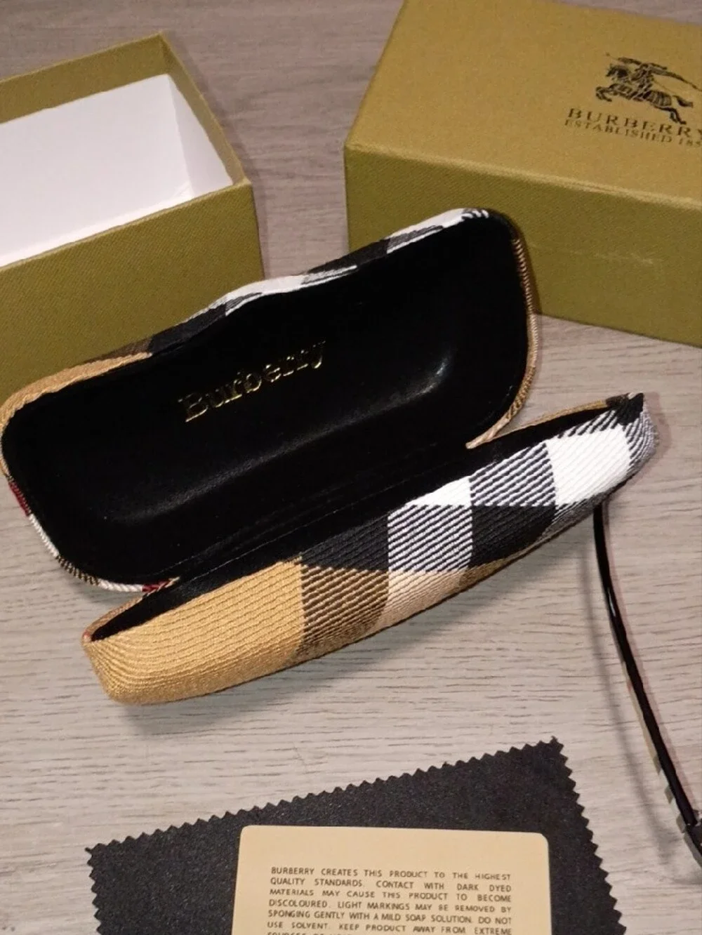 Burberry Black Lens Aviator Sunglasses w/ Case,Cleaning Cloth,Box & Card